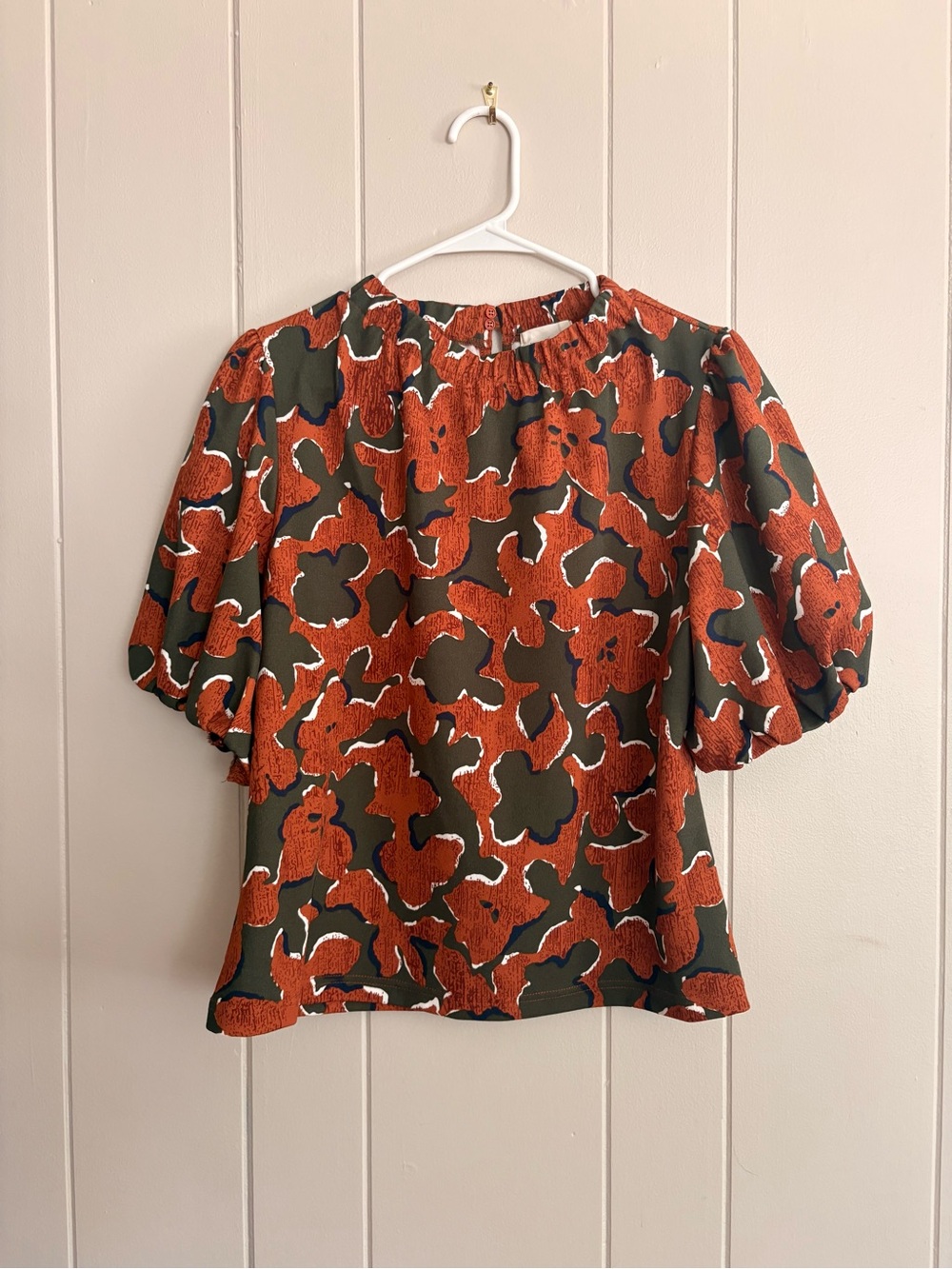 MELLODAY Olive Green and Rust Floral Puff Sleeve Blouse